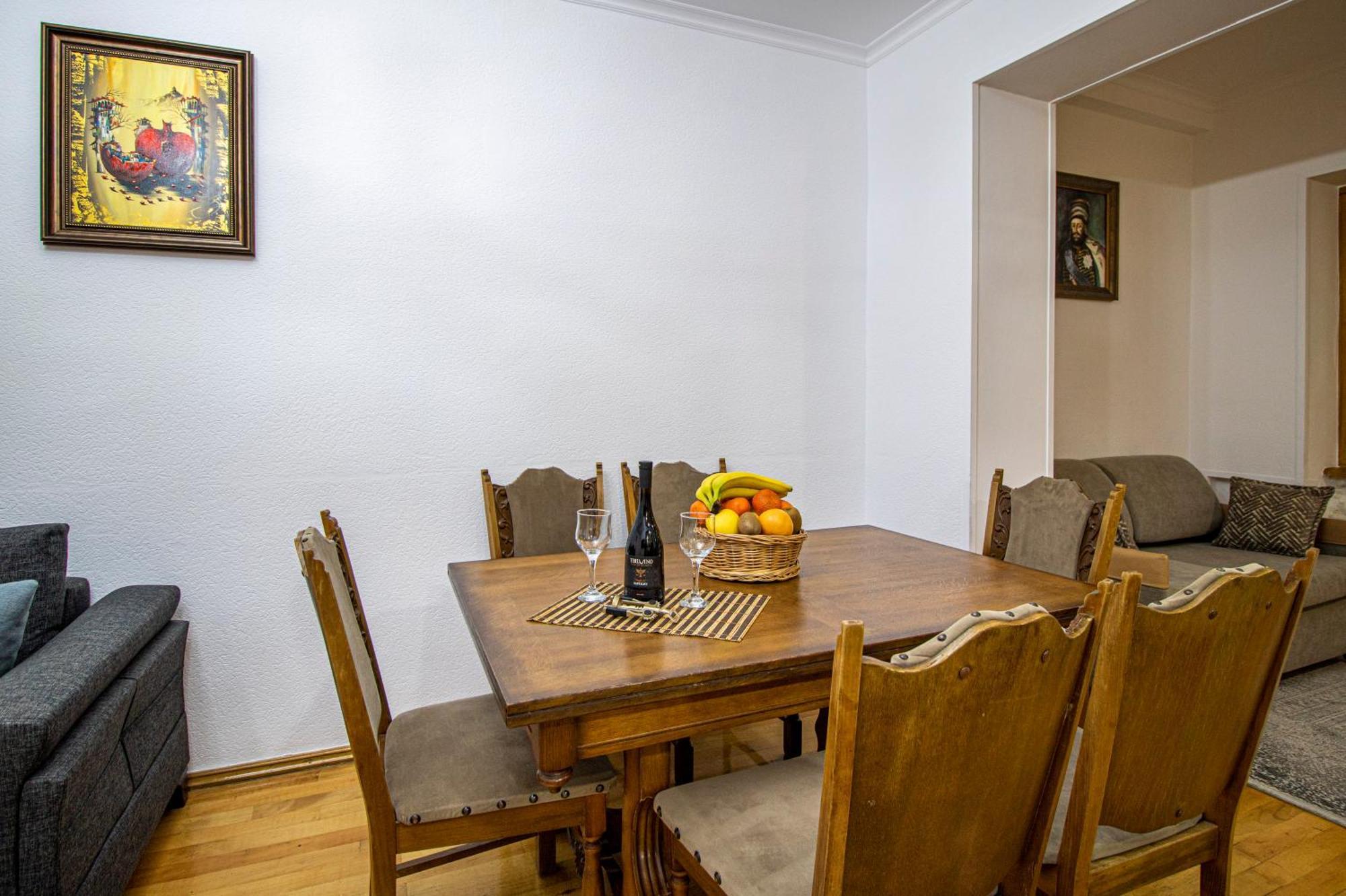 Cozy Apartment On Kostava Tbilisi Exteriér fotografie